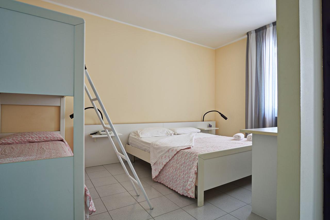 Hotel Mazzurco Cesarò エクステリア 写真