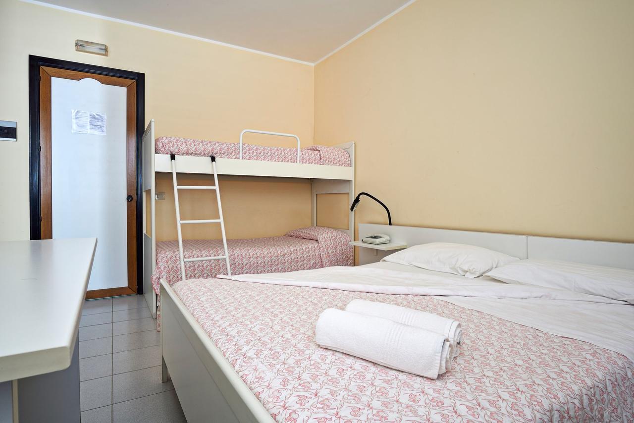 Hotel Mazzurco Cesarò エクステリア 写真