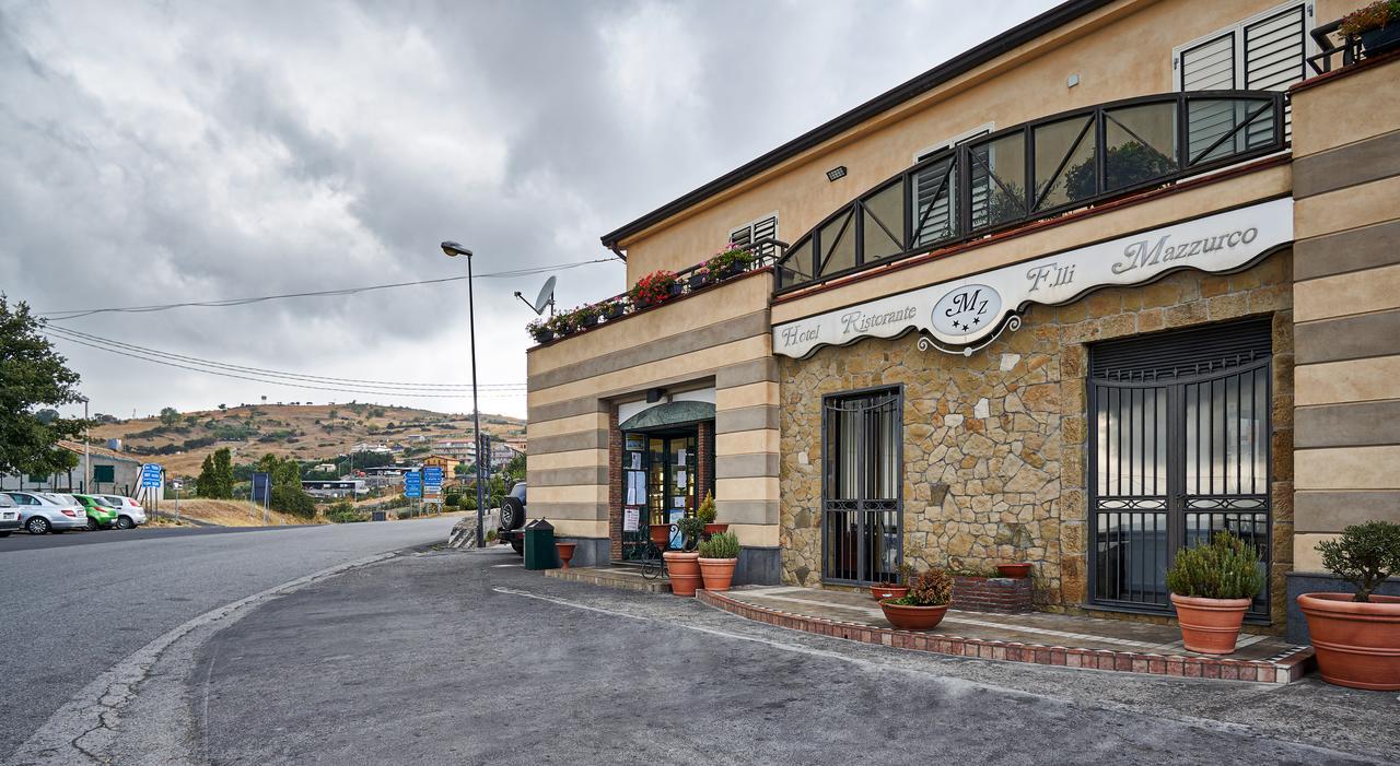 Hotel Mazzurco Cesarò エクステリア 写真