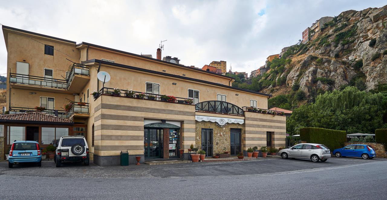 Hotel Mazzurco Cesarò エクステリア 写真